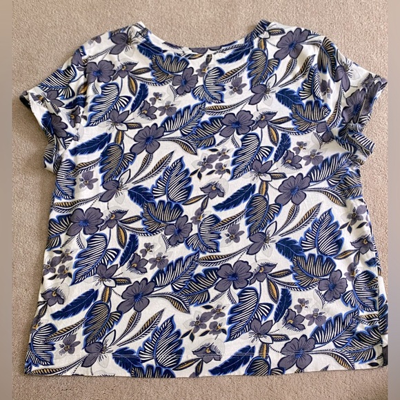 LOFT T-Shirt. Size L, white with blue/gray print, split hem, cuffed edge sleeve - Picture 2 of 5